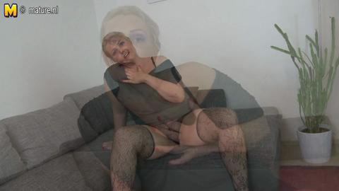 15913